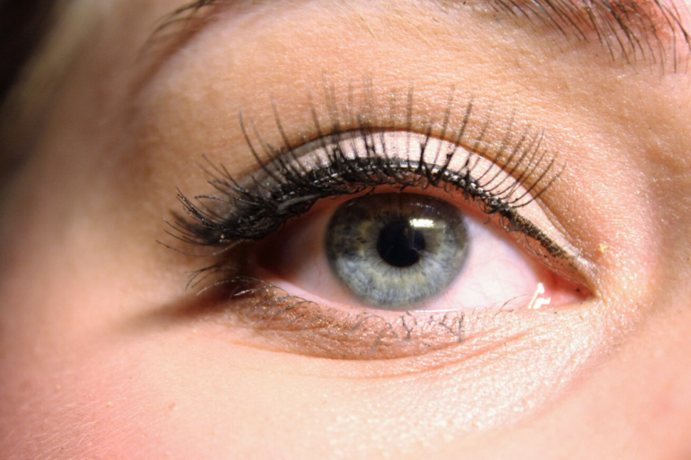 The Pros and Cons of using organic eye pencil