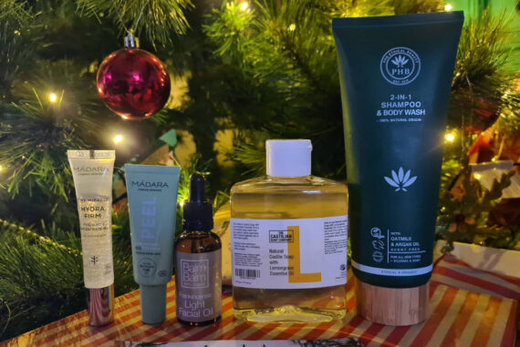 The LoveLula Beauty Box - December 2021