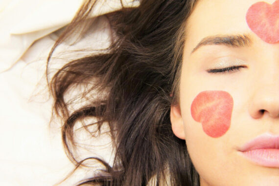 How to Deep Clean Your Skin at Home