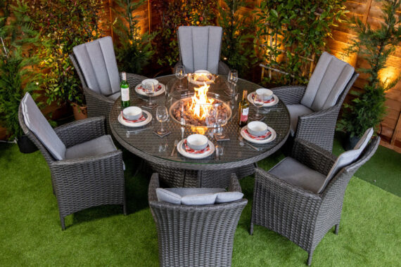 How to Decorate your Whole Outdoor Space This New Year 2023