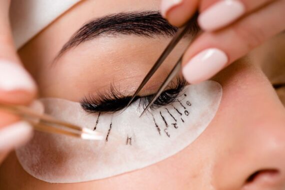 Lash Lifts vs. Extensions: Which Is Better?