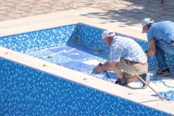 What’s the Difference Between Fiberglass and Gunite Pools?