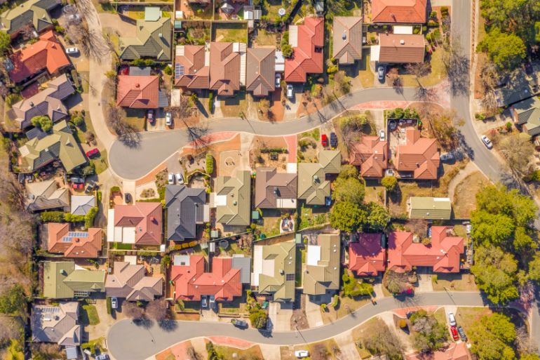 Retirement Community or Home Care: Which Is Right for You?