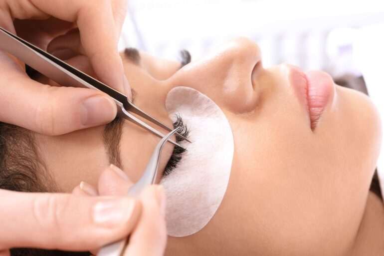 Why Your Client’s Lash Extensions Aren’t Sticking