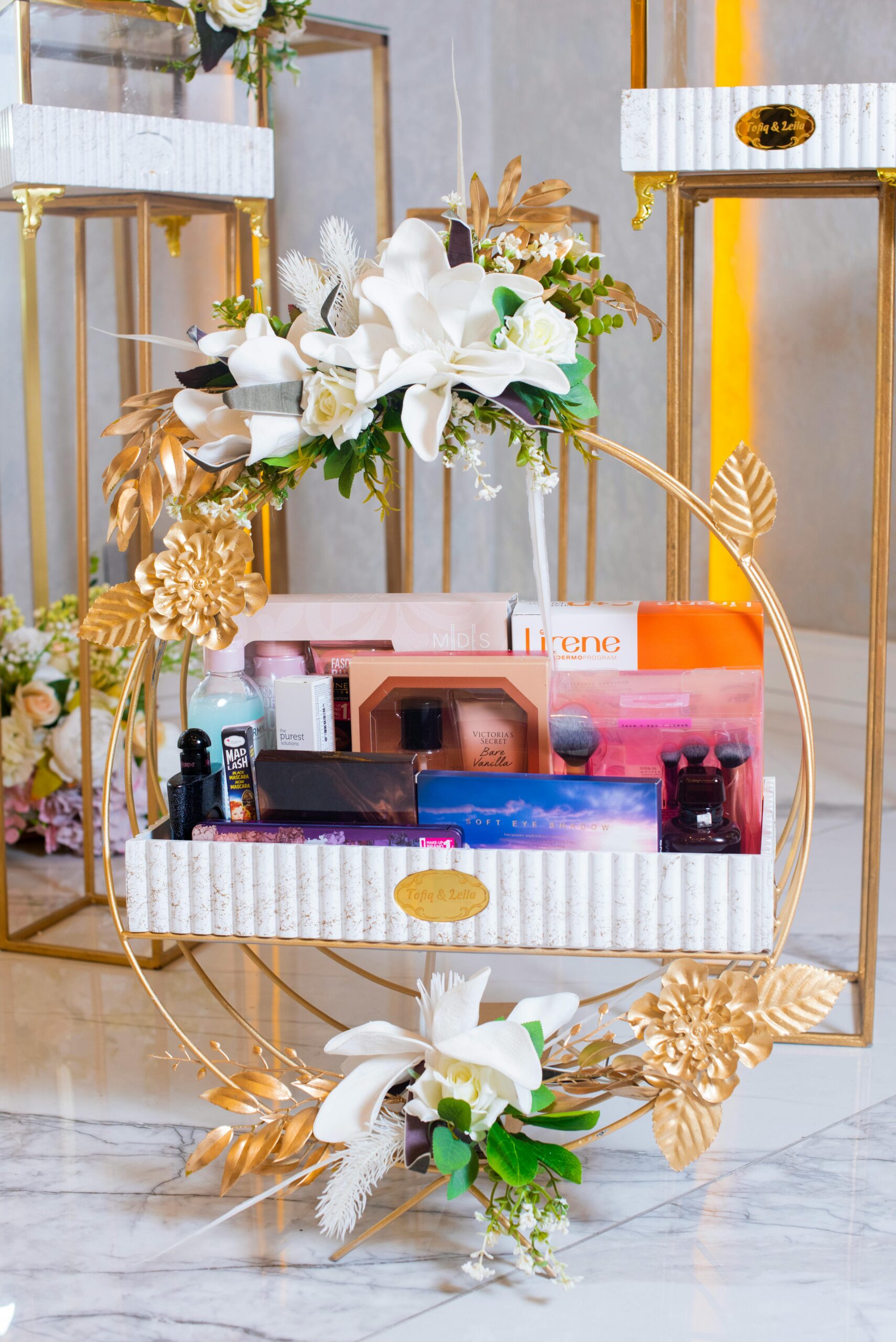 Creating the Perfect Hamper for a Fashion Lover